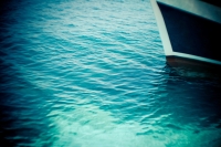 blue_sea_and_boat