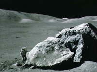 apollo17_schmitt_boulder
