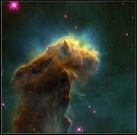 hst_pillars_m16_close