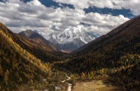 Yala_mountain_by_Geza_Radics
